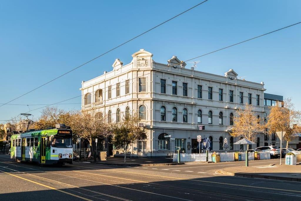 Villa Renovated Brilliance In Bayside Albert Park Melbourne City Exterior foto