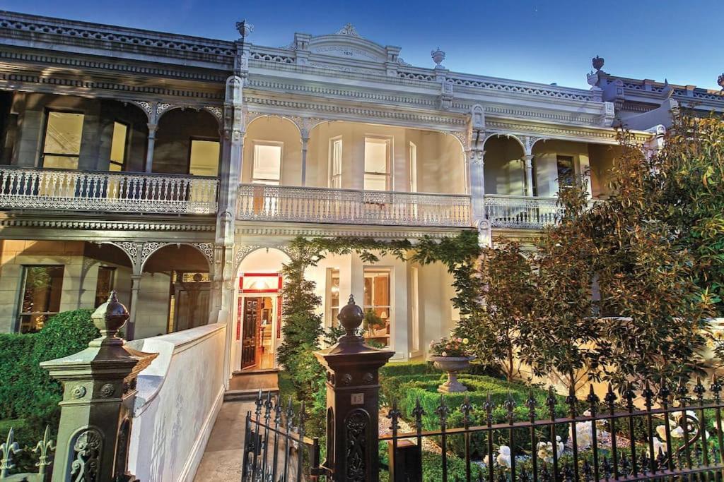 Villa Renovated Brilliance In Bayside Albert Park Melbourne City Exterior foto